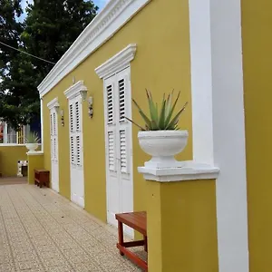Historic Building The Palm Backyard Studio-apartment Willemstad, Curacao Feel Away From Apartamento Willemstad